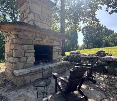 Isabella House | Fireplace Lodge -1 mile to Golf Course & 4 to lake
