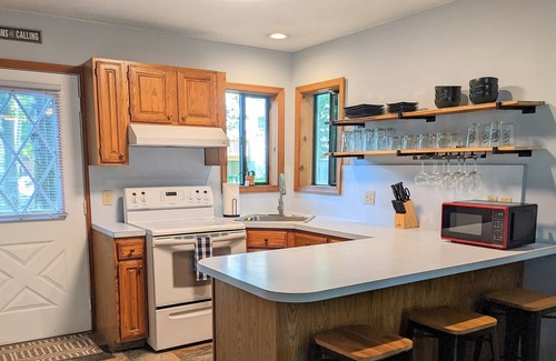 Tobyhanna Ski Chalet | Fireside Chalet by *Hiking * Casino * Water Park * Wineries & Breweries*!
