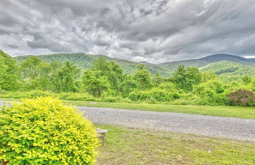 Maggie Valley Cabin | Fireside Cottage 3