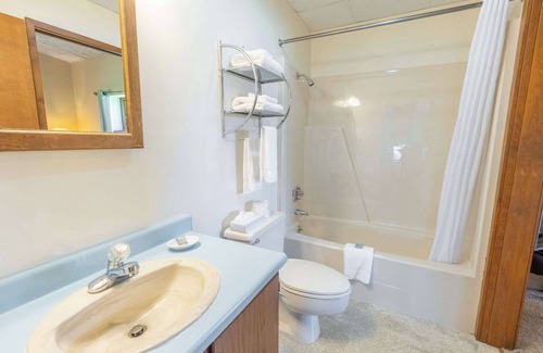 Bangor Hotel | Fireside Inn & Suites Bangor