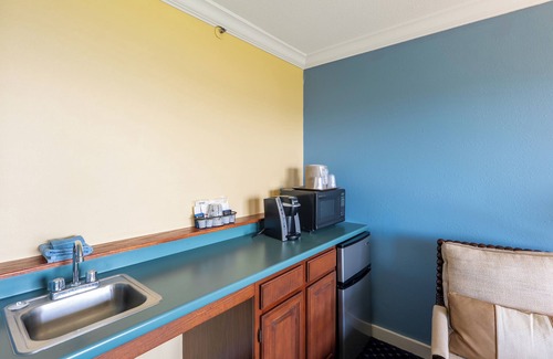 Belfast Hotel | Fireside Inn & Suites - Belfast