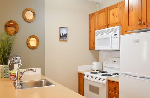 Sun Peaks House | Fireside Lodge #215 by Bear Country