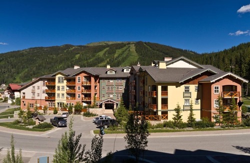 Sun Peaks House | Fireside Lodge #215 by Bear Country