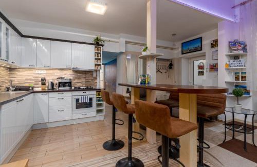 Csarnok negyed Apartment | Fireworks Rakoczi - FREE PARKING - 3 BEDROOMS - 2 BATHROOMS