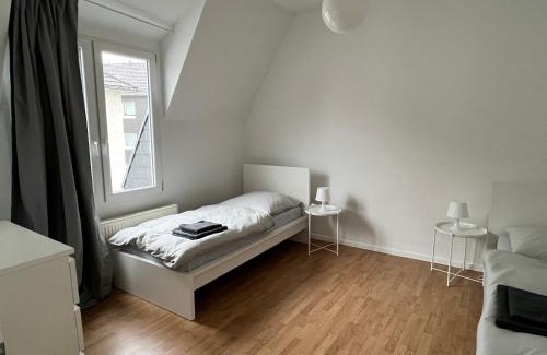 Rott Apartment | FirmenQuartier24 im DG in Wuppertal