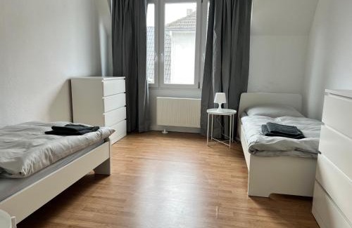 Rott Apartment | FirmenQuartier24 im DG in Wuppertal