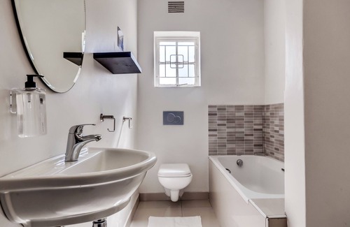 Summerstrand House | First Avenue Guesthouse