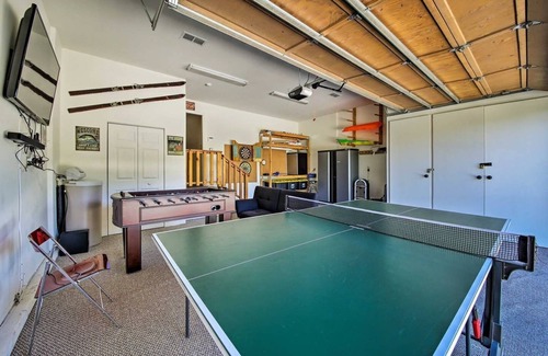 Castle Glen Estates House | First Class, High Quality Luxury Retreat w/Hot Tub, Sauna & Game room