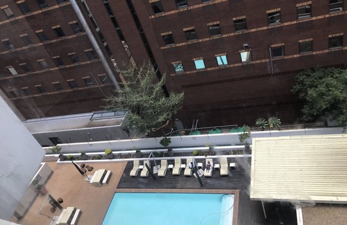 Sandown Apartment | First Divine Suites - Hydro Park