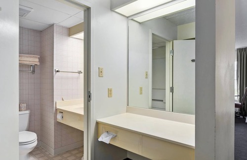 North East Hotel | First Floor East Standard Deluxe