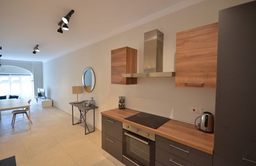 Madliena Apartment | First floor modern flat in Gzira, 30 second walk from Gzira/Sliema seafront