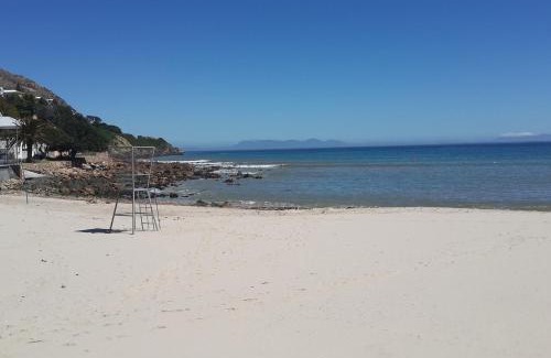 Gordons Bay Central Apartment | First Group Cape Gordonia