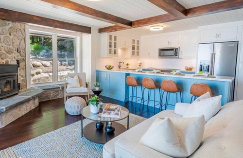 Port Carling Cottage | FIRST SUMMER AVAILABLE FOR RENT! nRenovated 3 Bedroom Boathouse on Lake Rosseau