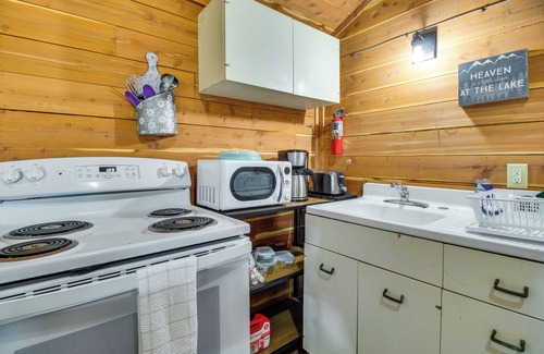 Lakeview Cabin | Fish & Boat: Angler's Cabin 2 Mi to White River