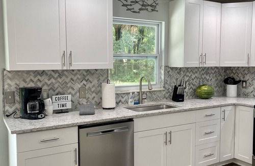 Crystal River House | Fish, Scallop,Manatees.Private quiet Fenced yard, pets ok, 5 minutes to water!