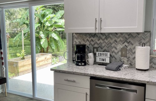 Crystal River House | Fish, Scallop,Manatees.Private quiet Fenced yard, pets ok, 5 minutes to water!