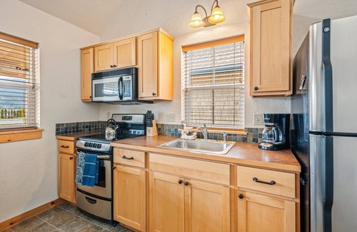 Dover Bay House | Fish Tales - Courtyard Beach Bungalow