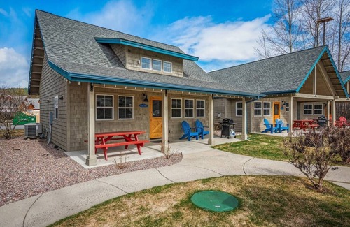 Dover Bay House | Fish Tales - Courtyard Beach Bungalow