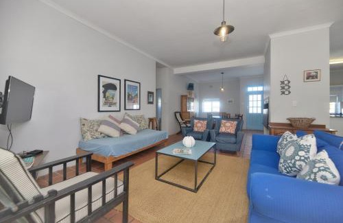 Waenhuiskrans House | Fisher's Rest In Arniston