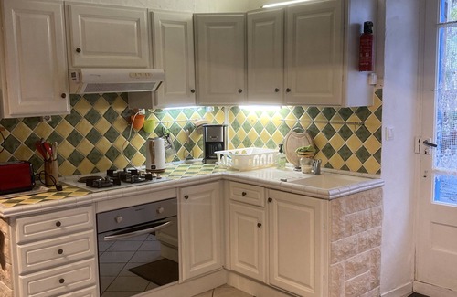 Mortagne-sur-Gironde Cottage | Fisherman's Cottage with WiFi and views to the harbour.
