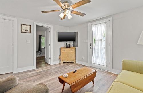 Chincoteague House | Fisherman's Cottage - Charming cottage close to town!