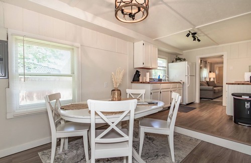 Mentor Headlands House | Fisherman's Cottage 4 beds Mentor Ohio Near Lake