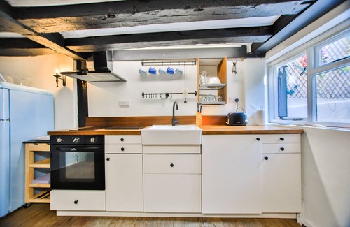 Old Town Hastings Apartment | Fisherman's Cottage