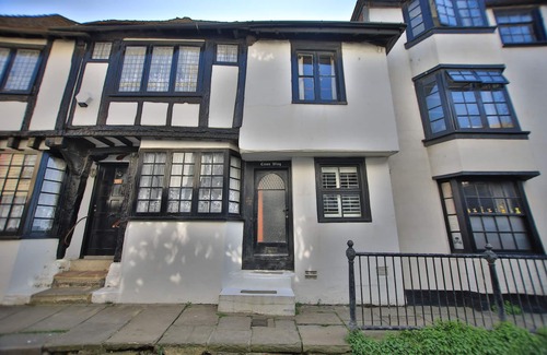 Old Town Hastings Apartment | Fisherman's Cottage