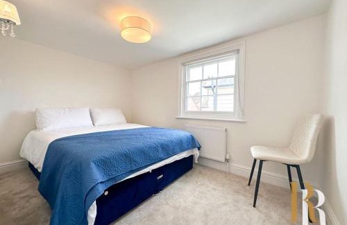 Harwich Apartment | Fisherman's Cottage - Harwich Breaks - BRAND NEW - long stays available great prices - get in touch for all bookings - cottage in harwich - beach stay