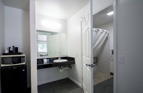 Munras Avenue Hotel | Fisherman's Cove Inn