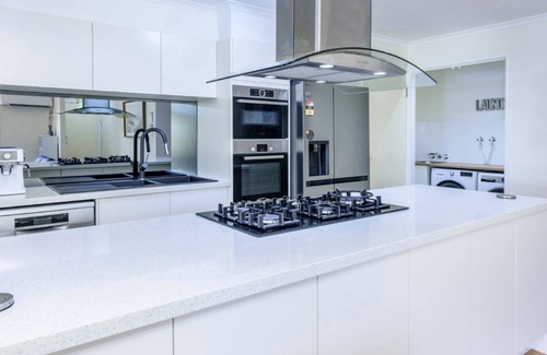 Banksia Beach House | Fisherman's Dream on the Canal
