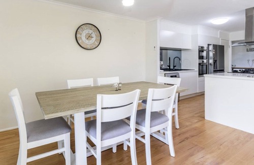 Banksia Beach House | Fisherman's Dream on the Canal