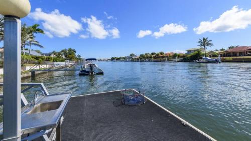 Banksia Beach House | 'fisherman's Dream On The Canal'
