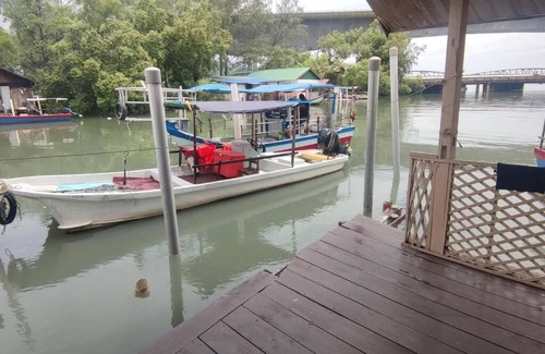 Bayan Lepas Boat Rental | Fisherman's Hut Homestay