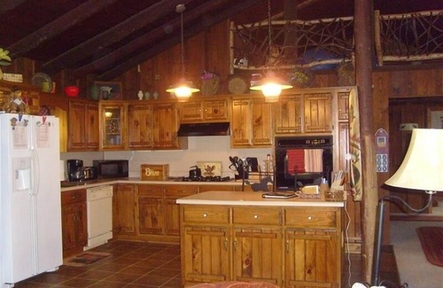 Hayesville House | Fisherman's Retreat Adirondack Chalet Log/4 Bdm/Pool Table/Partial accessibility