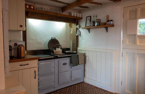 Old Town Hastings Apartment | Fishermans Cottage built in 1705