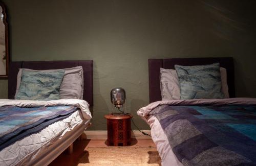 Old Town Hastings Apartment | Fishermans Cottage built in 1705