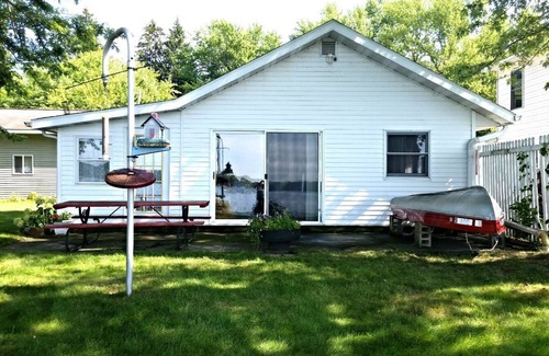 Delton Cottage | Fishermans Cottage On Crooked Lake