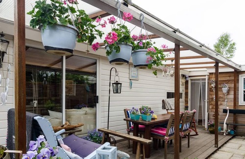 Vinkeveen Ski Chalet | Fishermans'Home on waterside