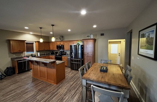 Guntersville House | FISHERMAN’S PARADISE - indoor heated & cool parking for trucks and boatsnnn