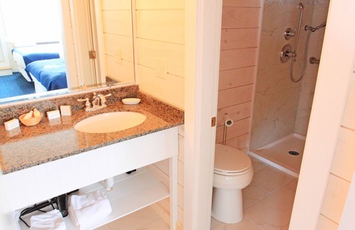 Boothbay Harbor Hotel | Fishermans Wharf Inn