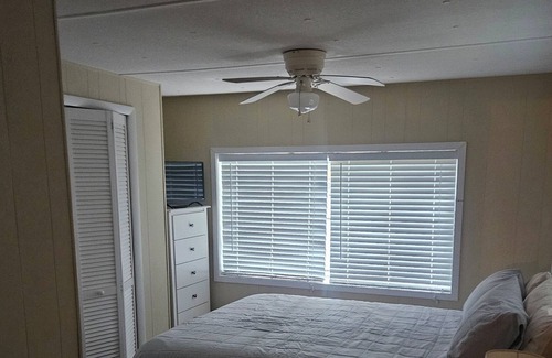 Suwannee House | Fishermen's Water Front Hideaway - Boat Ramp and Marina Right Next-door.
