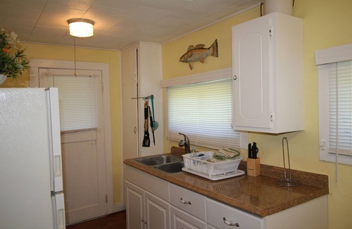 St. Lucie Village Cottage | Fishing Cottage on the Indian River Lagoon 2 miles from the Ft Pierce Inlet