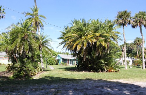 St. Lucie Village Cottage | Fishing Cottage on the Indian River Lagoon 2 miles from the Ocean and Beaches