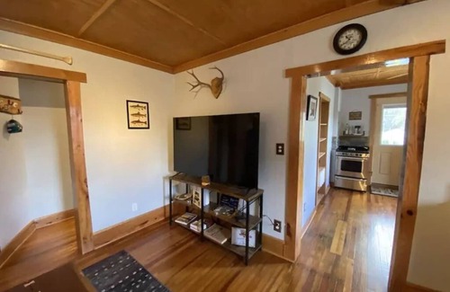 Bassett Condo | Fishing, Kayaking, Pet-friendly on the Smith River