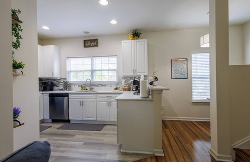 West Ashley House | Fit & Coasty - 2bd w/Firepit, Workspace & Indoor Gym. 15 mins to Downtown!