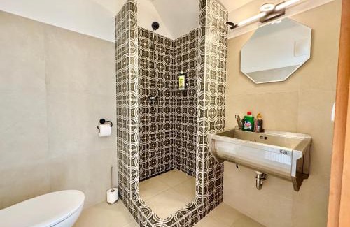 Liesing Apartment | Fitness & Free Parking Apartments
