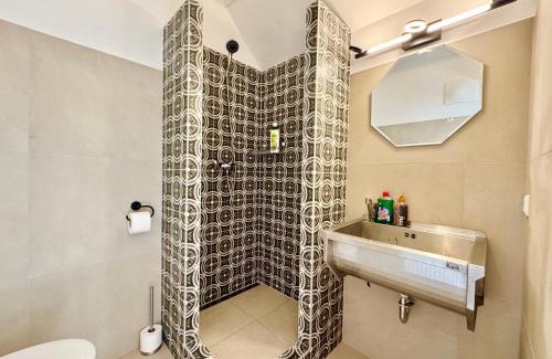 Liesing Apartment | Fitness & Free Parking Apartments