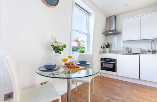 Marylebone Apartment | Fitzrovia Balcony Near Oxford Circus