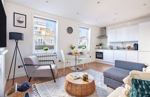 Marylebone Apartment | Fitzrovia Balcony Near Oxford Circus